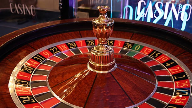 omtogel platform interface showing sportsbook, live-dealer, and slot game categories