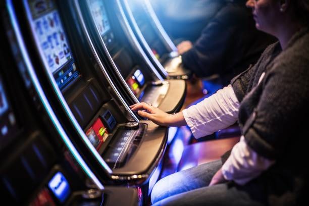 omtogel Andar Bahar live dealer table with cards dealt to Andar and Bahar sides